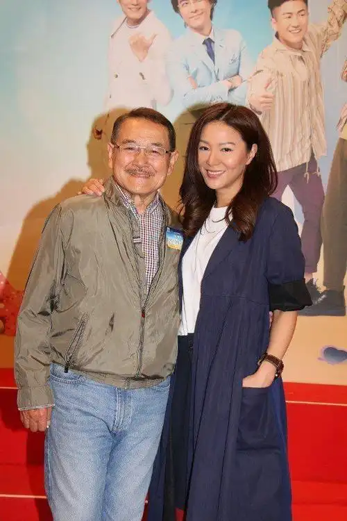 突发意外致内出血,43岁滕丽名不愿拖累剧组,吃止疼药提早复工_老公