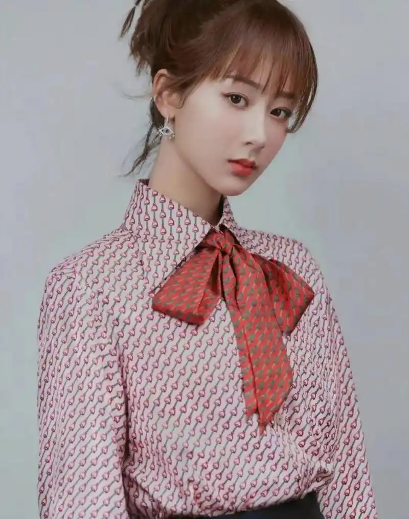 蔡徐坤与杨紫疑似恋情曝光!神秘组合甜蜜互动揭示了什么?