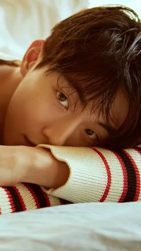 暖男南柱赫文艺帅气写真图片