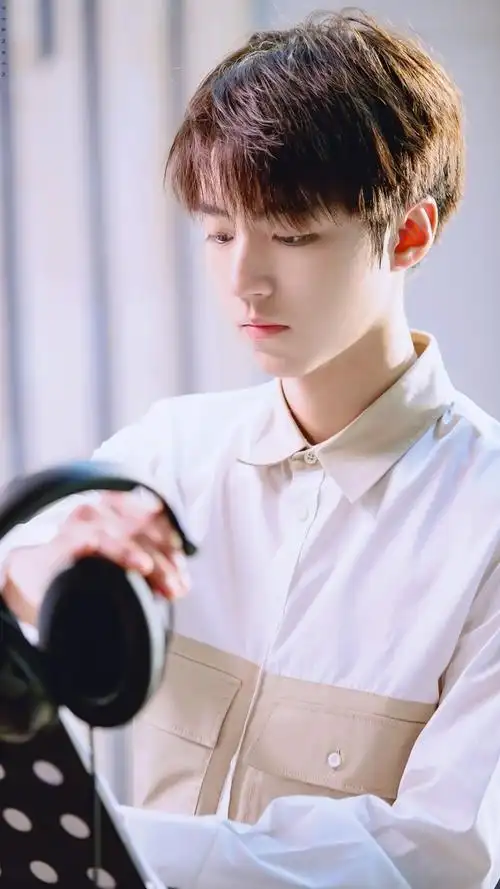 壁纸库第16期王俊凯高清无水印手机壁纸壁纸推荐