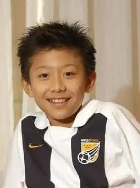 那些小时候可爱,长大后依然帅气的爱豆,有你家的吗?_曹骏_吴磊_张一山