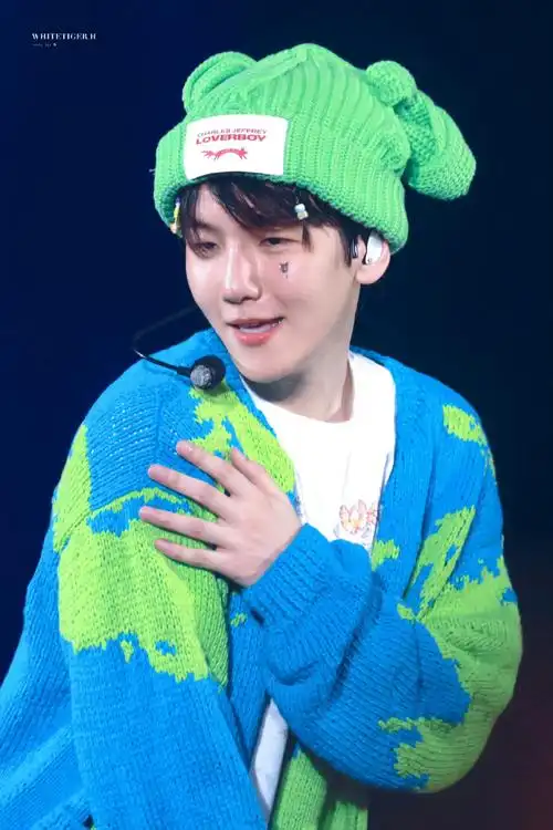 边伯贤#最近solo演唱会上的毛线帽可爱之神