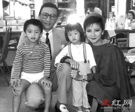 谢贤和狄波拉年轻时候的照片挺般配的为什么分手