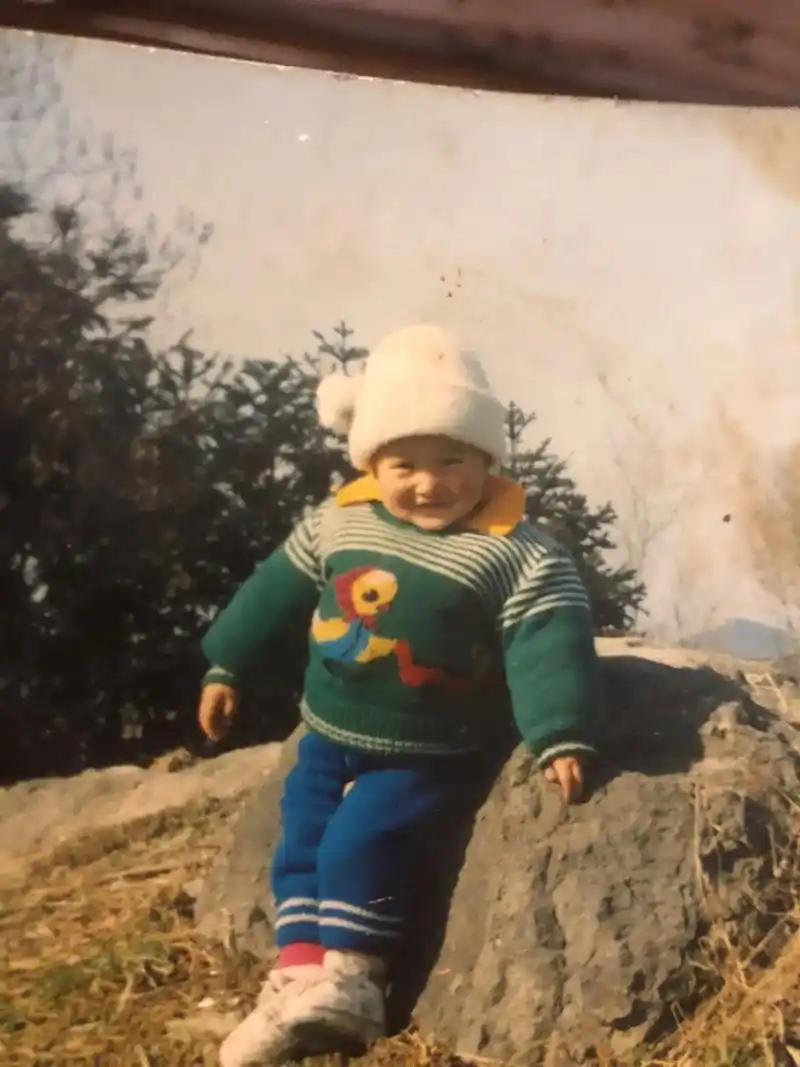 原来真的一眨眼就长大了 #最珍贵的照片 #小时候我长这样 - 抖音