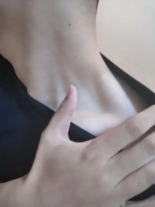 分钟全身训练 第1次 把我的锁骨练出来了, 可惜了, 我要腹肌呀