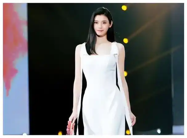 35岁奚梦瑶庆生日婆婆厚礼价值46亿她的爱情真诚