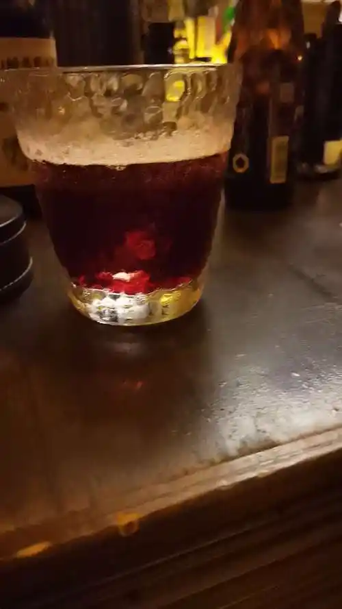 一个人一杯酒孤独