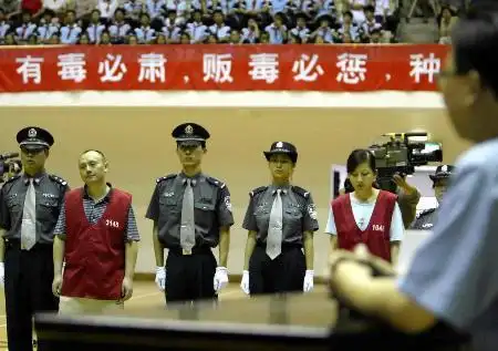 图文:上海举行毒品犯罪分子公开宣判大会(1)