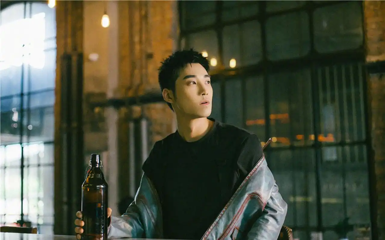 庞瀚辰酒吧皮衣帅气写真高清壁纸