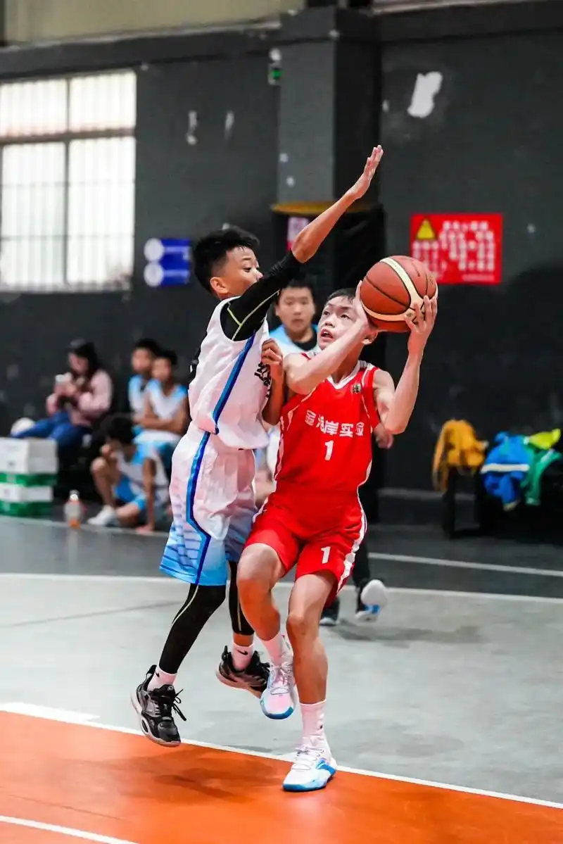 广州市小学生篮球赛.#上场就要全力以赴 #比赛现场 #热爱篮 - 抖音