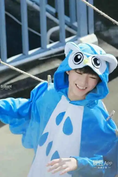 [tfboys][美文]160911 【王俊凯生日快乐】当荧光棒变成拐杖,我还是