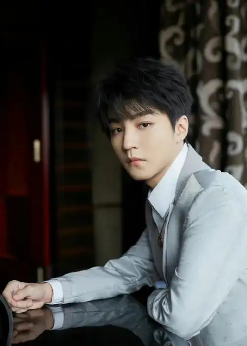 王俊凯陈立农余景天工作室出图##王俊凯余景天陈立农工作室出图