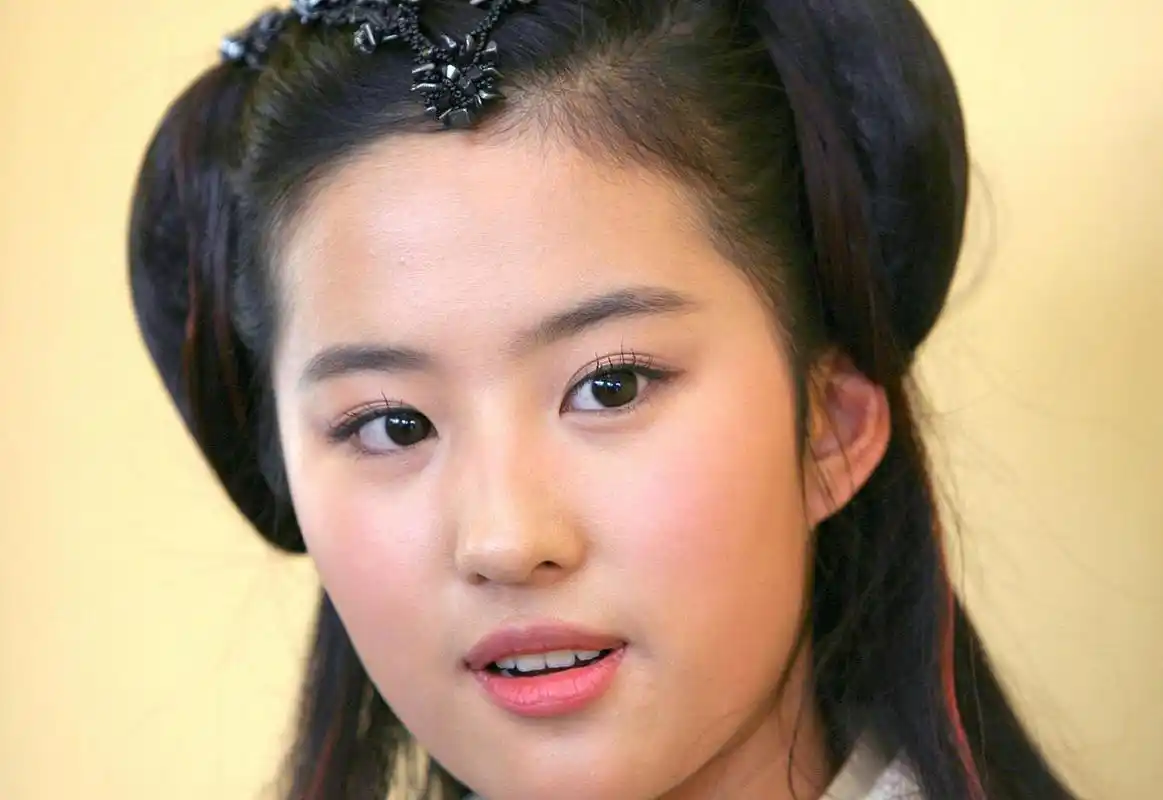 刘亦菲的这组早期生图,能不能艳压,现在的大部分当红女明星?