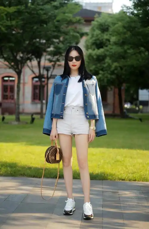 牛仔外套搭配什么裤子好看牛仔外套怎么搭配才洋气