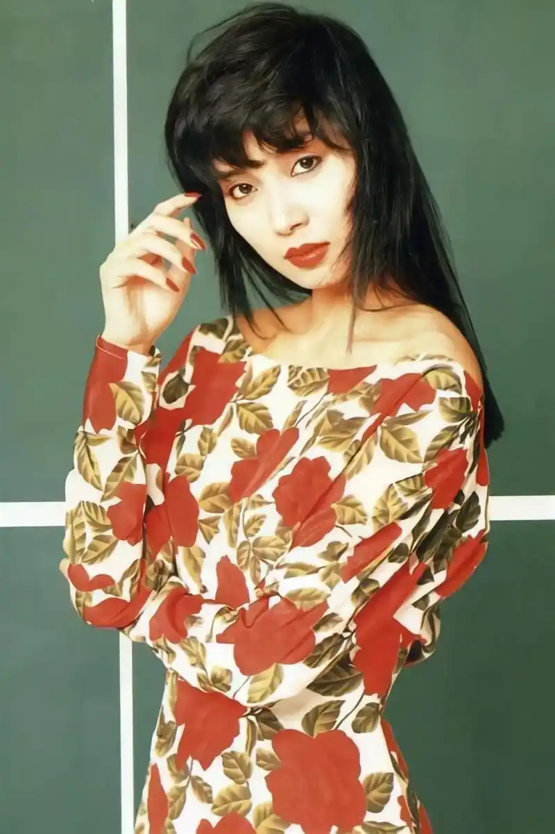 邝美云.#经典老照片 #盛世美颜 #香港乐坛女歌手 - 抖音