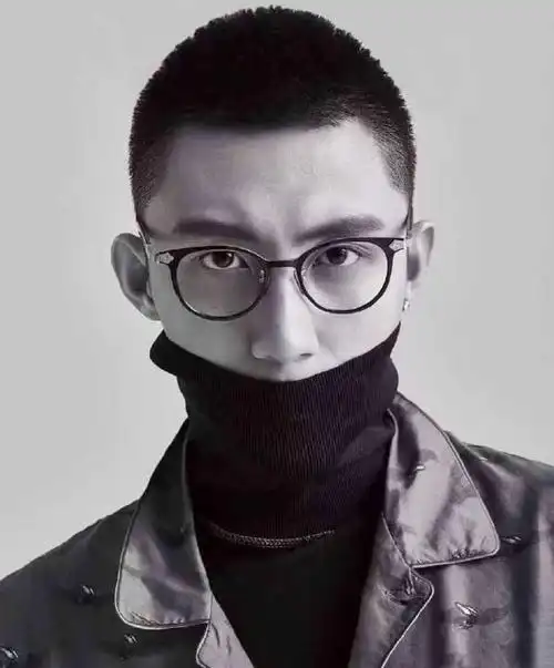 黄景瑜的寸头造型让人过目难忘!将痞帅和可爱的气质融合的如此完美