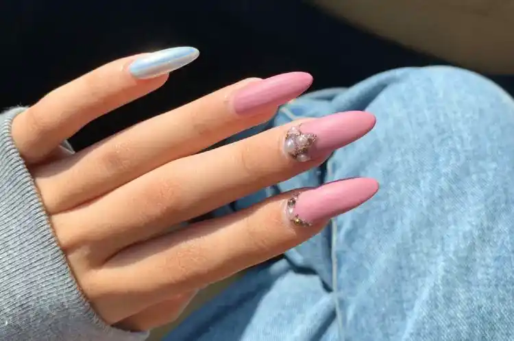 女生过长的指甲会不会也有油腻感