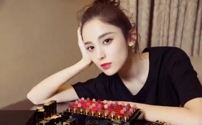 古力娜扎素颜卸妆照片 古力娜扎一脸雀斑真假