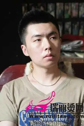 求秃额头男士的发型