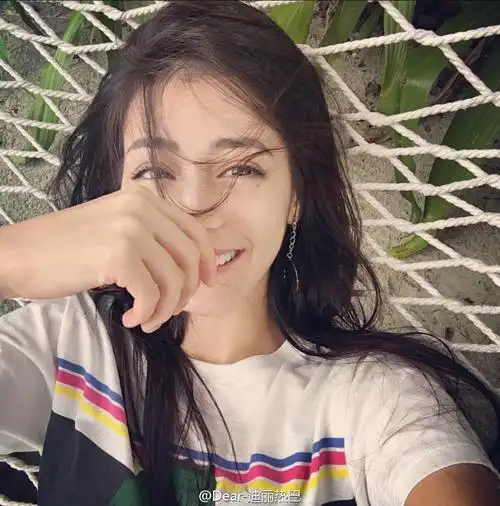 路人拿热巴做头像的图片 竟被粉丝嫌弃_自拍