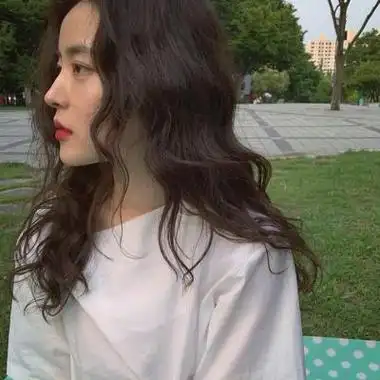 念七卷发女生御姐可爱头像