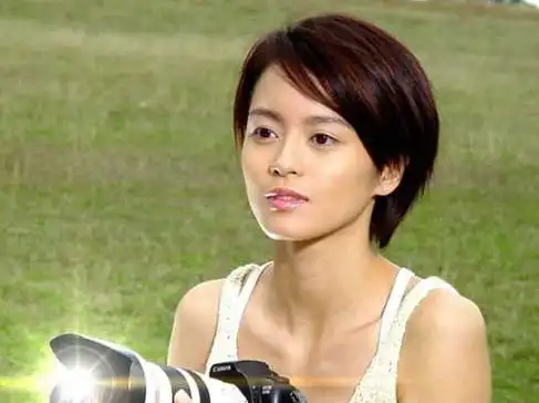 图梁咏琪年轻照片清纯尽显青涩照片惹人忆