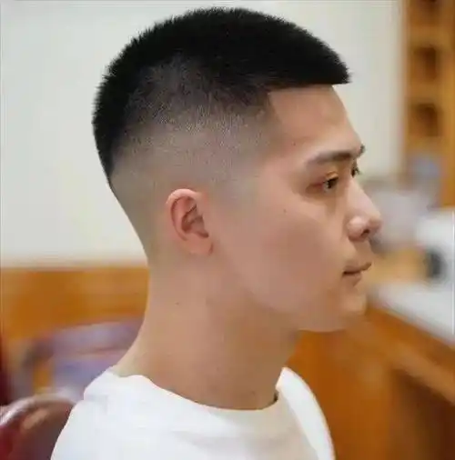 渐变栗子头发型,韩式流行的短发加入渐变,整个更高级.