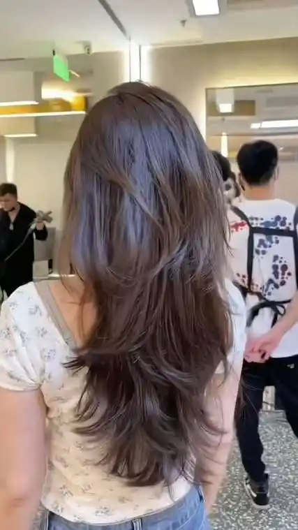 2024超火锁骨发2024最流行高层次中长发