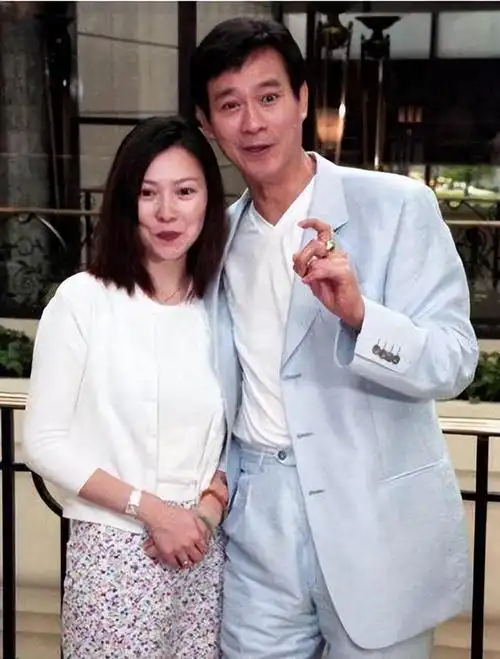 秋官郑少秋3段婚姻4个女儿他到底有没有爱过沈殿霞