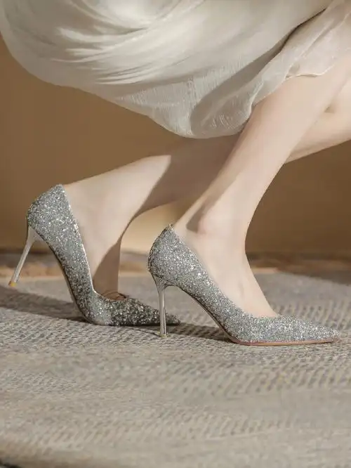 灰姑娘的水晶鞋银色尖头亮片高跟鞋