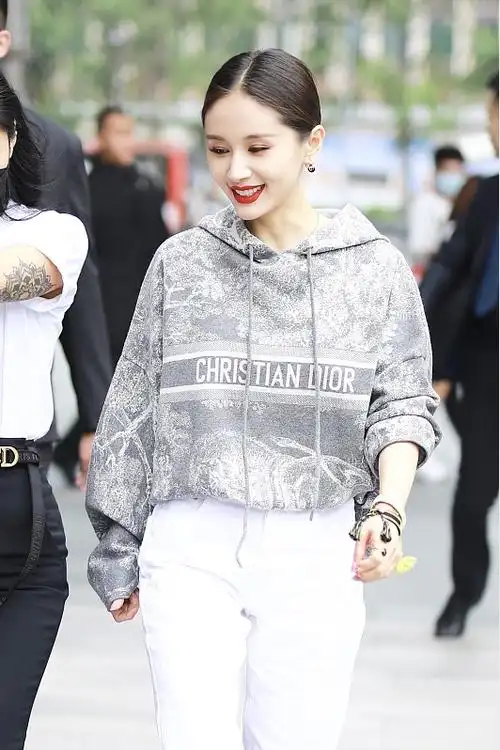 冬季穿搭还得看王子文,真不愧是小个子穿衣"鼻祖",显高又时髦_颜色