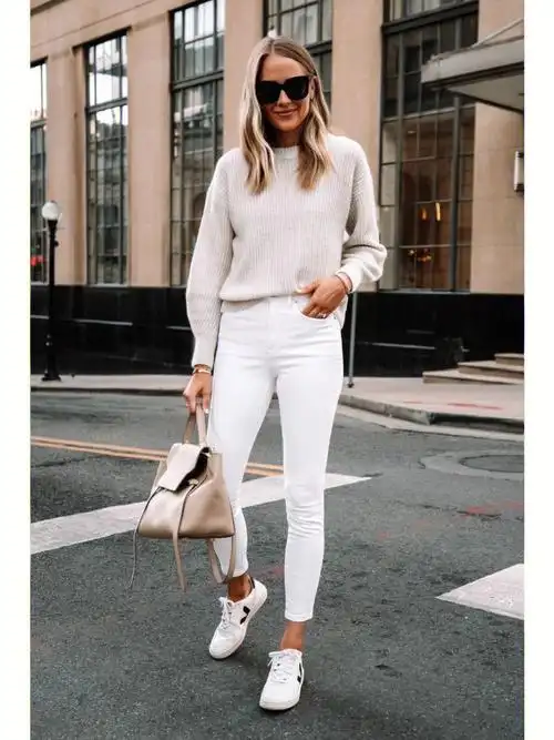 今天给大家推荐一款明星和时尚工作者都爱的法国小众鞋veja#秋冬搭配