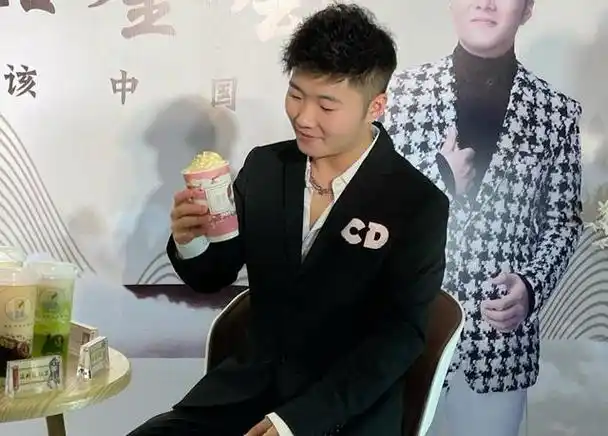 tags=45  target=_blank>白小白 /a>被圈内主播嘲讽,直言其为"三线