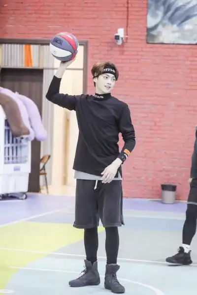 易烊千玺字体今天要开心啊