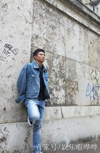 张一山晒纯天然素颜照,无美颜无p图,网友:图七有崔皓月既视感