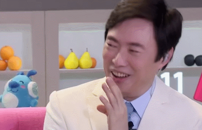 费玉清gif小哥gif笑的合不拢嘴了gif伸手gif