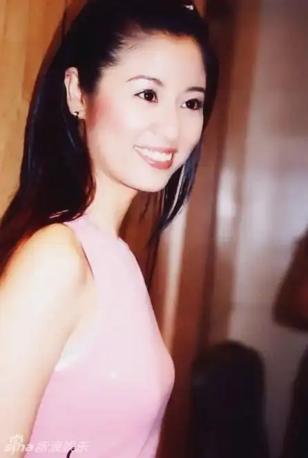 说起林心如,难免不想起那个温柔似水的"紫薇格格",就如《还珠》戏里一