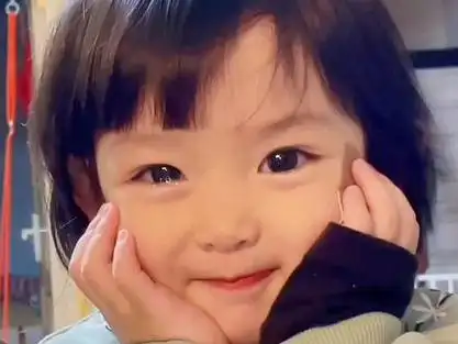 好腼腆的一个小甜心呀～#骗你生女儿 #治愈系笑容 @抖音小助手 #女鹅