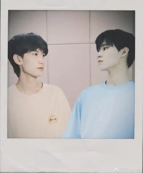 丁程鑫:这对视～说你们没事我都不信 刘耀文:翔哥的眼神好深情 张真源