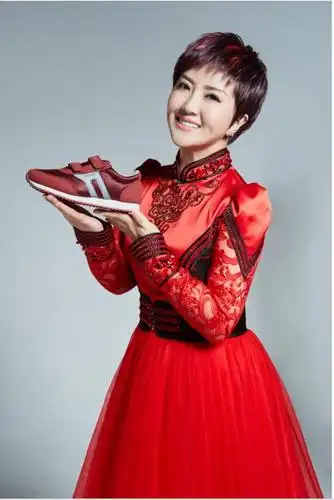 著名歌手格格助力爱健步为亿万父母送上"健康"礼物