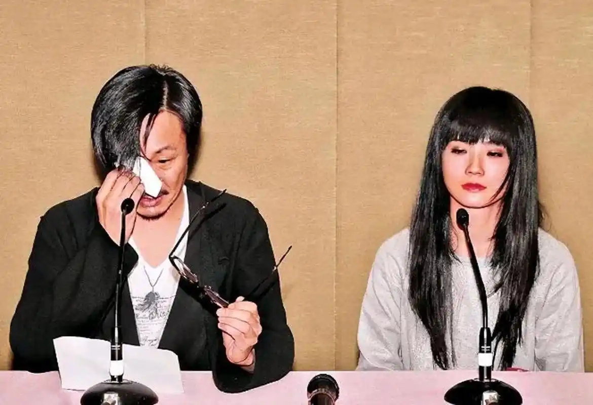 当年,郑中基问女友蔡卓妍:"我们都同居两年了,为什么还不结婚?