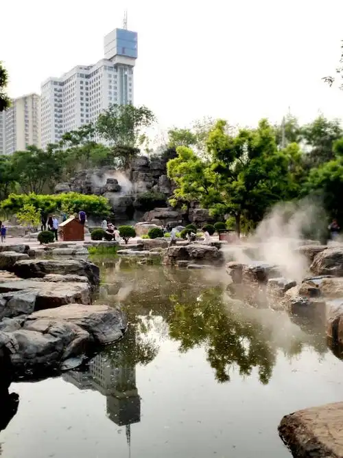 莲花池公园的水景. (美篇习作988)