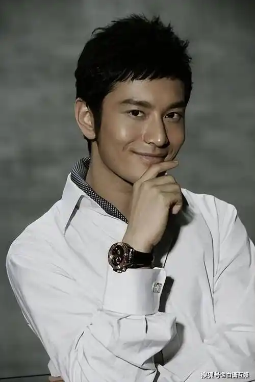 从二十一岁出演第一部个人都市剧开始,黄晓明在娱乐圈已经混了26年之