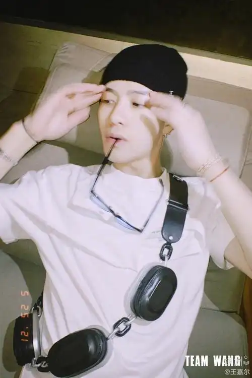 王嘉尔加盟东方风云榜