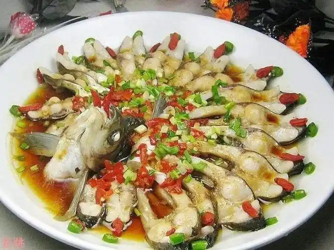 孔雀开屏鱼的做法说明孔雀开屏鱼最适合做节日家宴菜,不仅造型漂亮,有