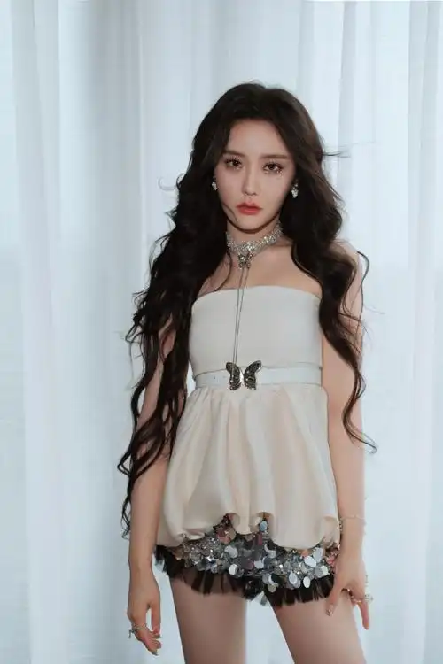 王艺瑾首登音乐节##王艺瑾雁栖国际音乐节