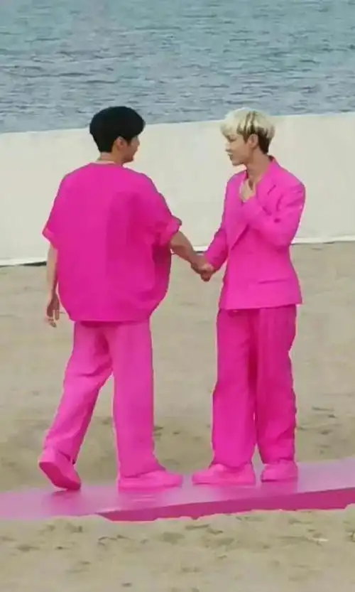 张艺兴关晓彤谁美(好土的时尚秀场)(8)