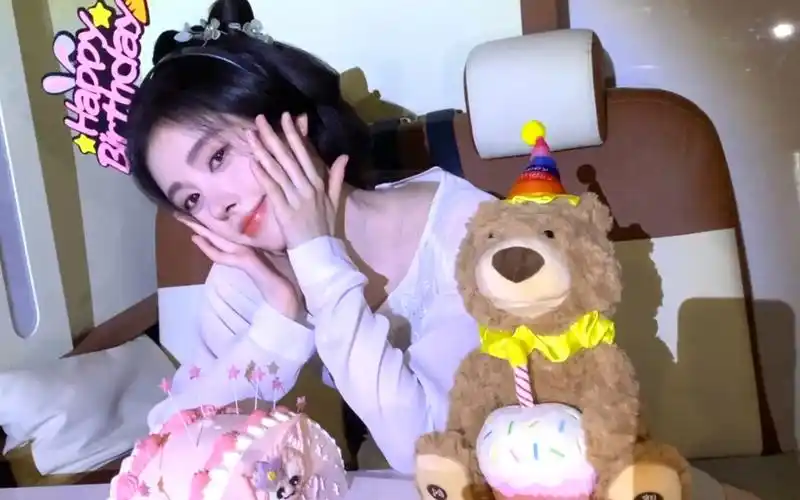 【鞠婧祎】今天吃了好多蛋糕呀