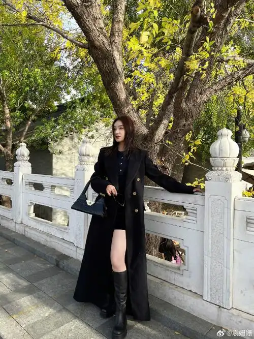 袁姗姗感觉腿上凉嗖嗖的