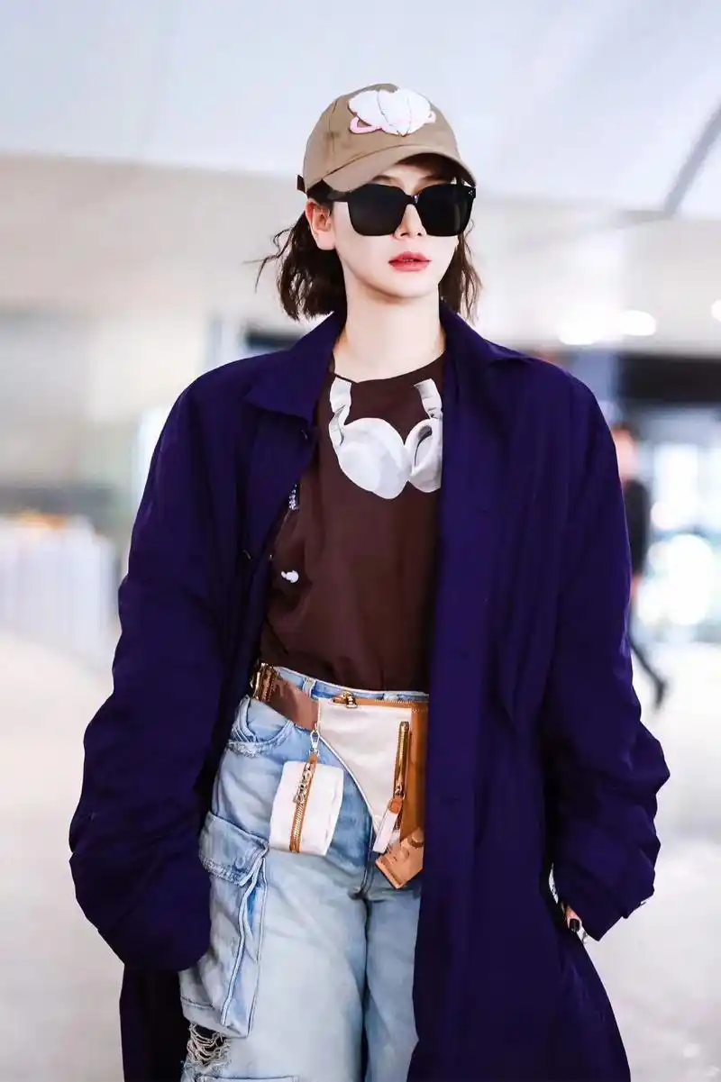 学穿搭还得是戚薇行走的酷盖女孩